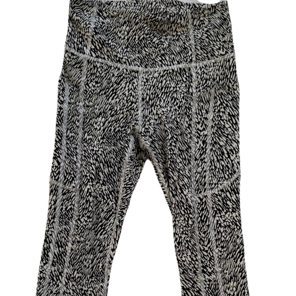 Athleta Ultimate Stash Textured 7/8 tight - Picture 4 of 8